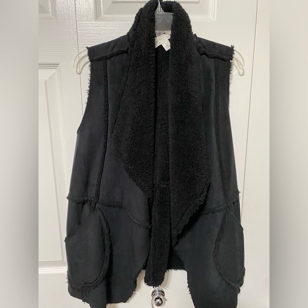 Black fur sheepa vest size medium